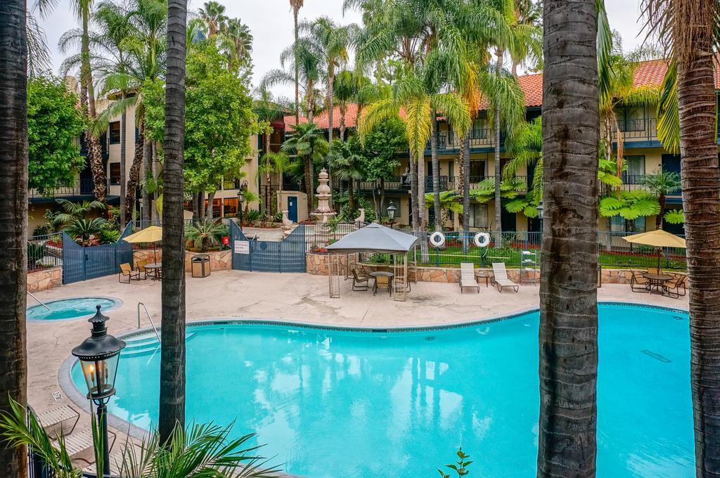 Vanllee Hotel Covina Exterior photo