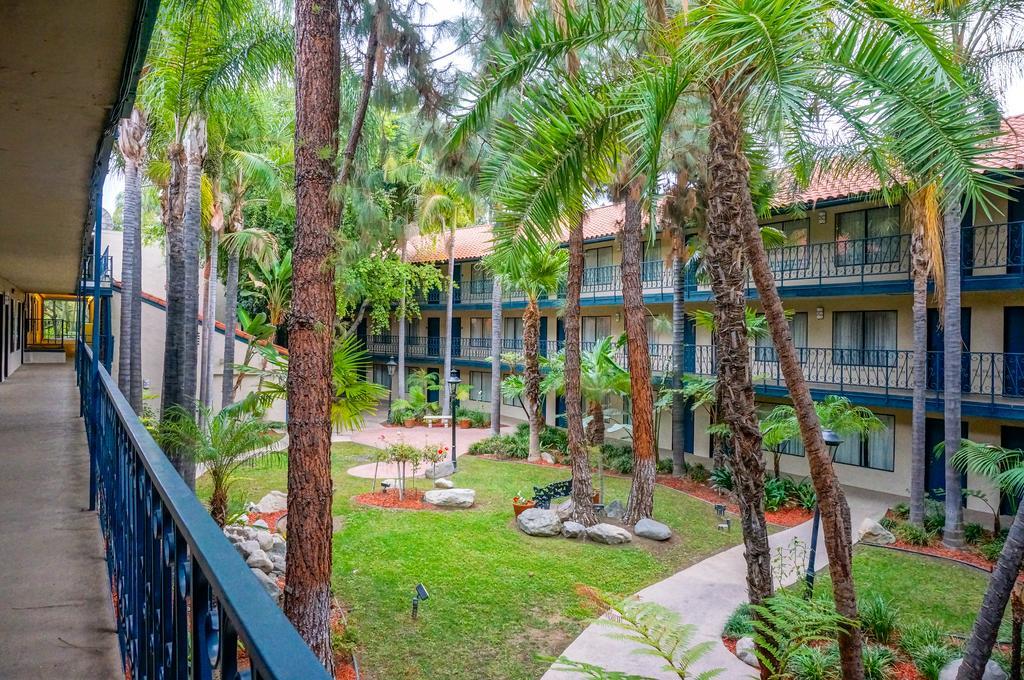 Vanllee Hotel Covina Exterior photo