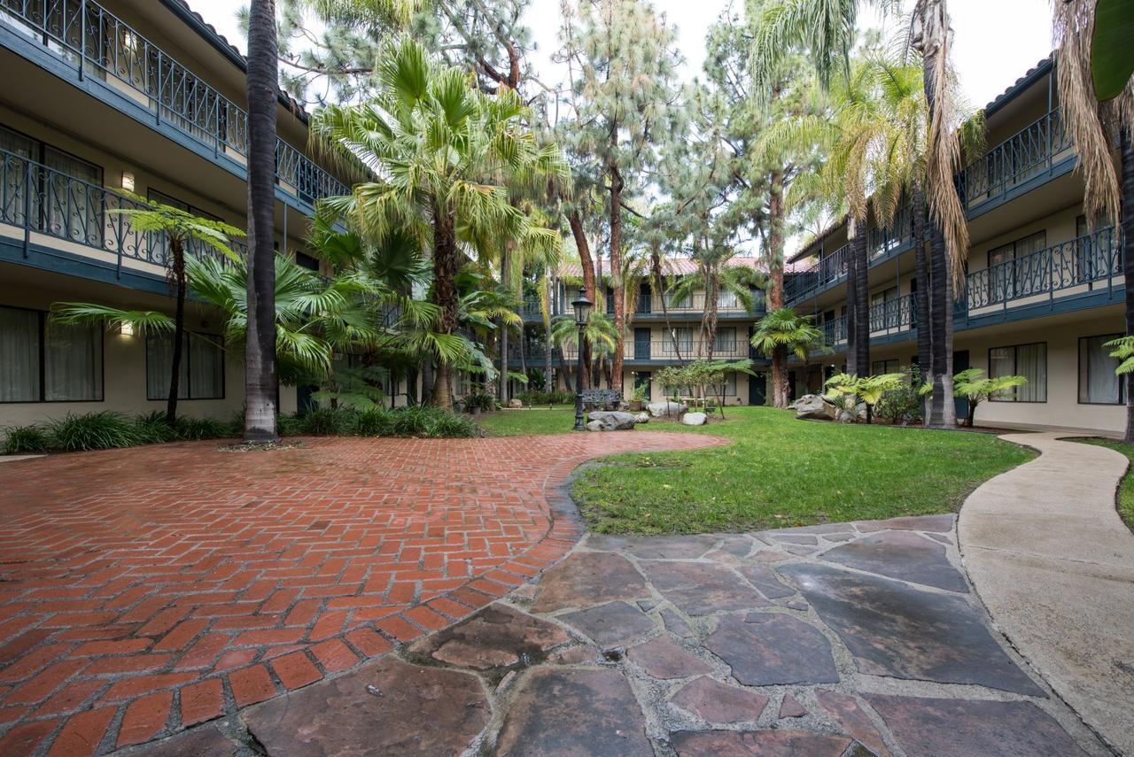 Vanllee Hotel Covina Exterior photo