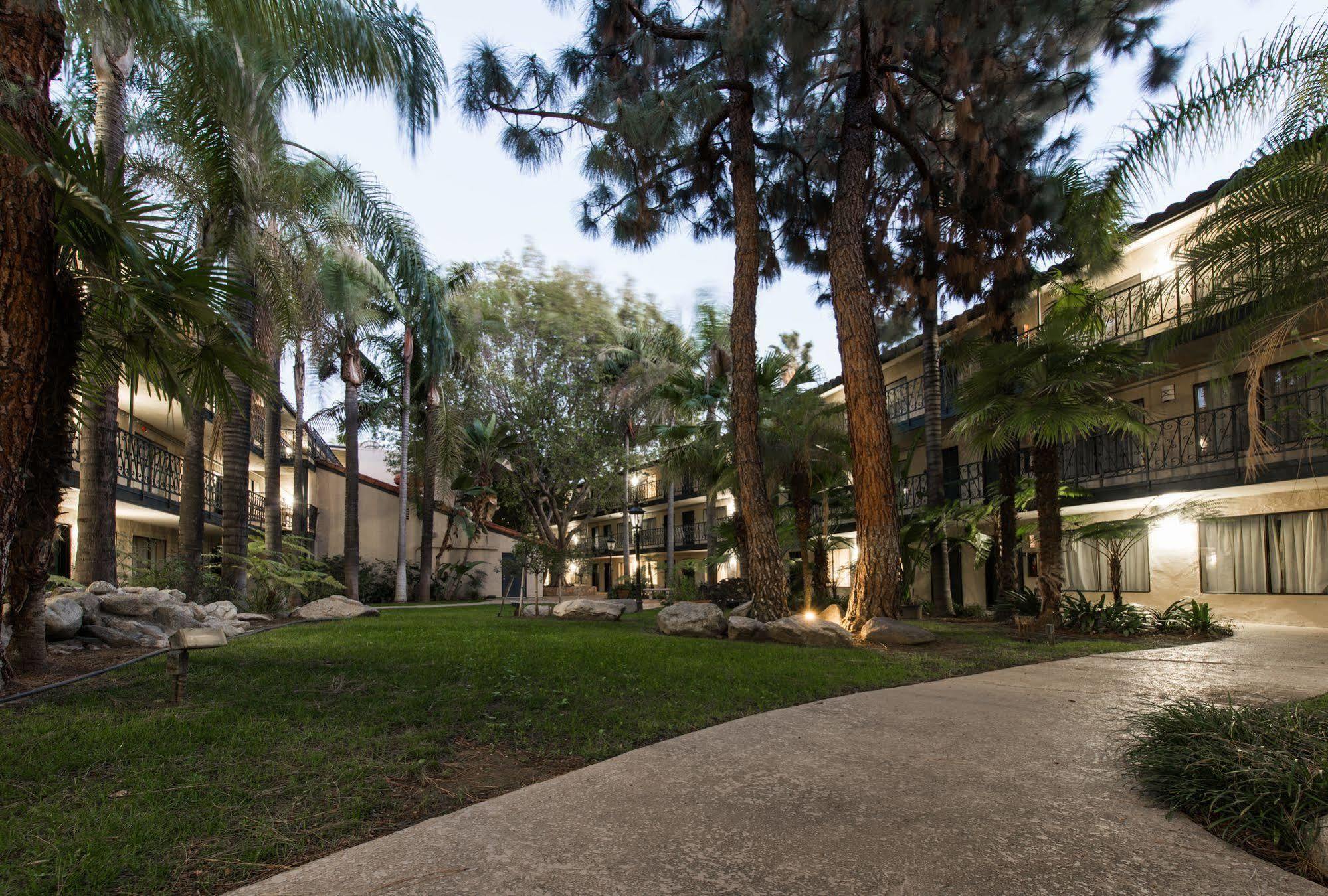 Vanllee Hotel Covina Exterior photo